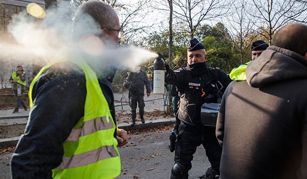 Fransa’da Sarı Yeleklilere yönelik polis şiddetine 220 adli soruşturma