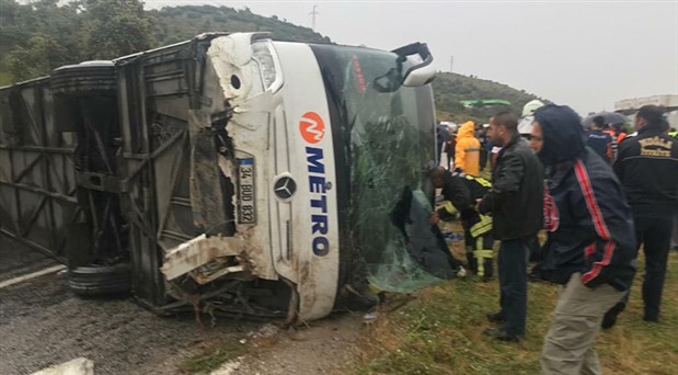 Muğla’da Metro otobüsü devrildi: 2 ölü, 3’ü ağır 13 yaralı