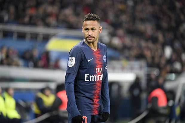 Taraftara yumruk atan Neymar’a 3 maç ceza