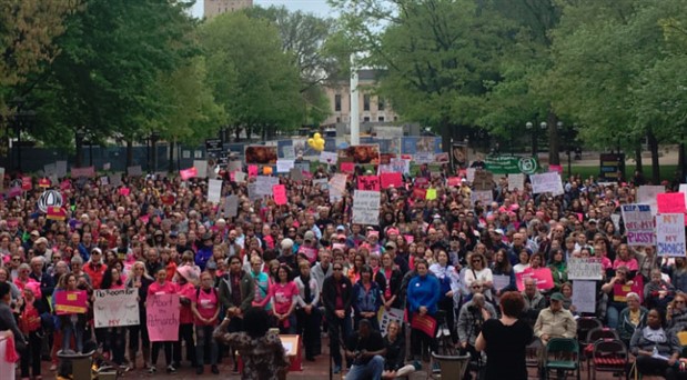 ABD’de kadınlar kürtaj yasaklarını protesto ediyor