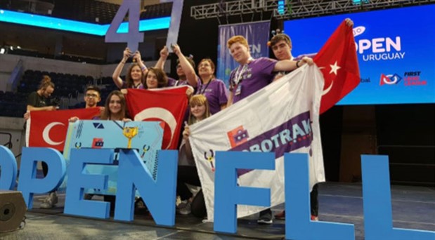 Türk takımı RoboTrak, Open FLL Uruguay Turnuvası’nda birinci oldu