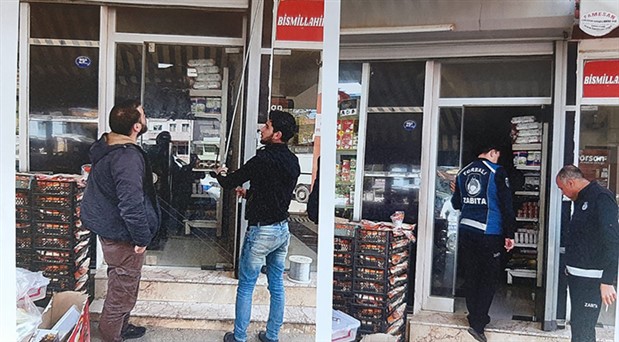 Torbalı’da Suriyelilerin dükkanları mühürlendi