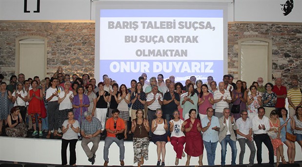 İzmir’de Barış Akademisyenlerine destek veren 82 kişiye dava açıldı