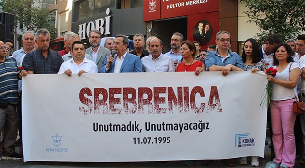 Srebrenitsa Katliamı İzmir’de anıldı