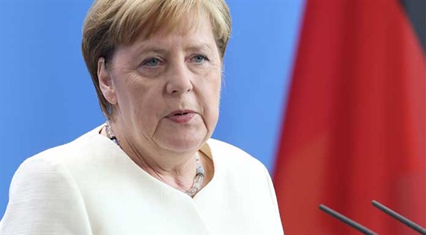 Merkel: Hitler’i hedef alanlar örnek insanlardı