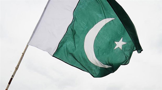 Pakistan’da çifte saldırı: 9 ölü