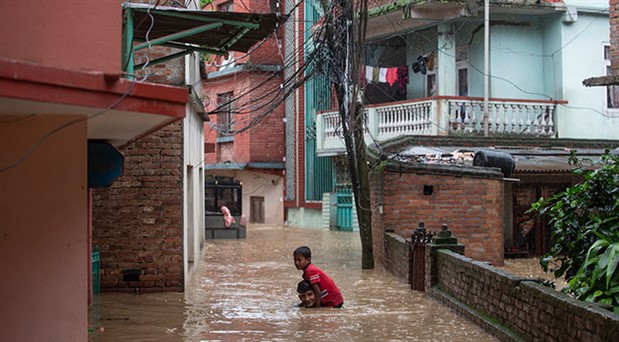Güney Asya’daki sel felaketinde ölü sayısı 300’ü aştı
