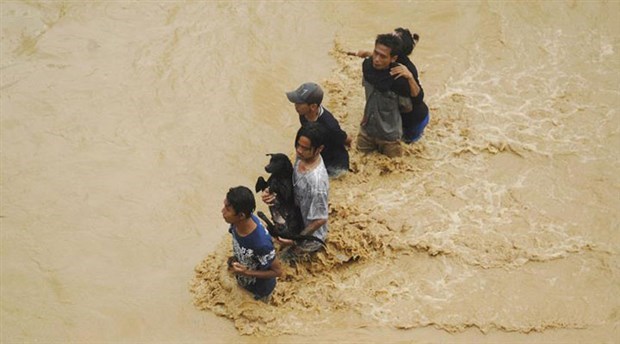 Çin'i Lekima tayfunu vurdu: 13 ölü