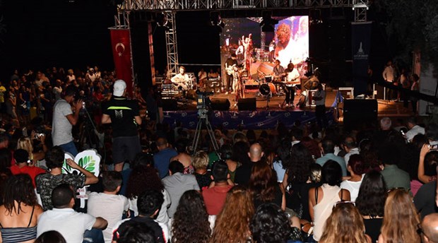 İzmir'de Günbatımı Konserleri devam ediyor