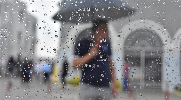 İstanbul'da sağanak yağış sebebiyle vağur seferleri iptal edildi