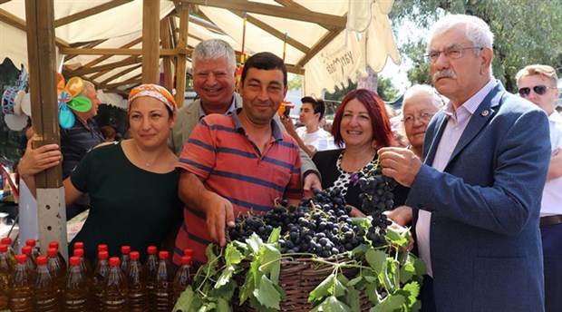 İzmir incir ve üzüm festivalleri ile renklendi