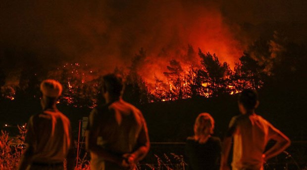 İzmir’deki yangında son durum: Hâlâ kontrol altına alınamadı