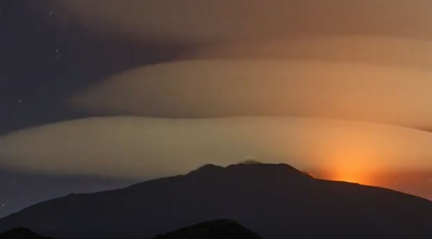 NASA, Etna Yanardağı'nın üstündeki korkunç bulutların görüntülerini paylaştı