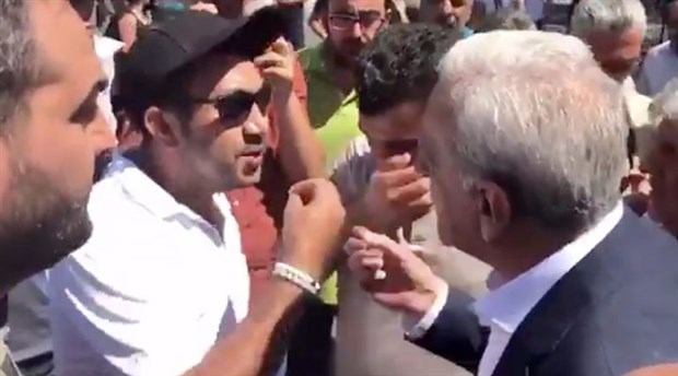 Ahmet Türk belediye binasına almayan polislere tepki gösterdi