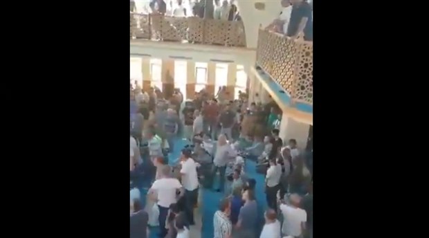 Diyanet'in hutbesinde Atatürk'e yer vermemesi camide kavga çıkardı