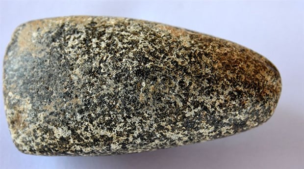 Assos'ta 7 bin yıllık granit taş balta bulundu