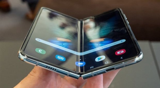 Samsung ilk katlanabilir ekranlı akıllı telefonu Galaxy Fold'u piyasaya sürdü