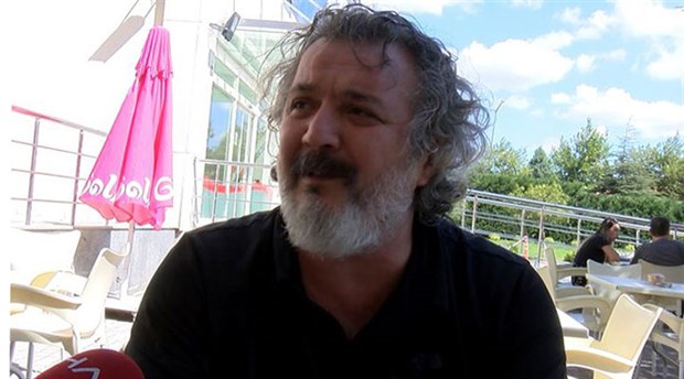 Yönetmen ve oyuncu Müfit Can Saçıntı'nın babası yaşamını yitirdi.