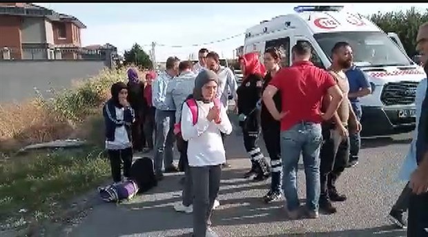İstanbul Beylikdüzü'nde öğrenci servisi devrildi: 14 yaralı