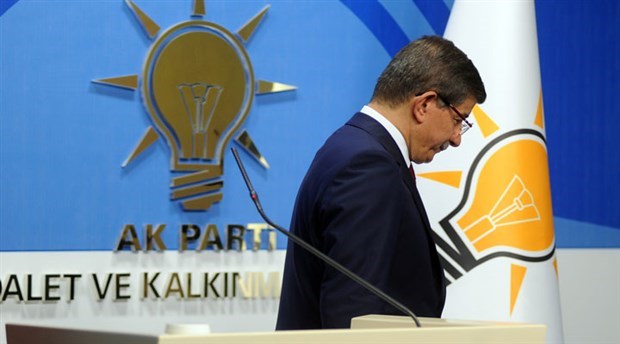 AKP Genel Başkan Yardımcısı'ndan Davutoğlu açıklaması: Güya kendi çapında ilkeli hareket edermiş gibi...