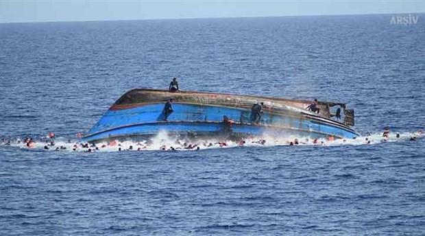 Hindistan'da gezi teknesi alabora oldu: 12 ölü