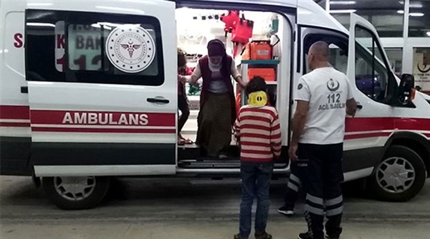 Tarım işçilerini taşıyan minibüs devrildi: 8'i çocuk, 10 yaralı