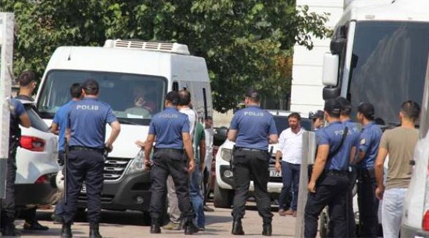 HDP’de serbest, AKP’de yasak: AKP Diyarbakır il binası önüne giden annelere gözaltı!