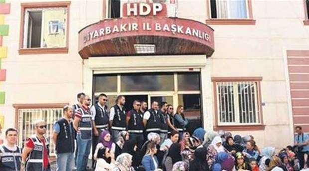 Polisten Mardinli ailelere: HDP’nin önüne gidin çocuklarınızı isteyin