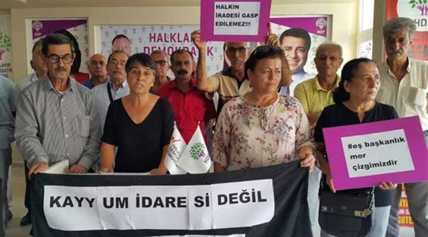 HDP'nin İzmir'deki kayyum protestosuna 6 gözaltı