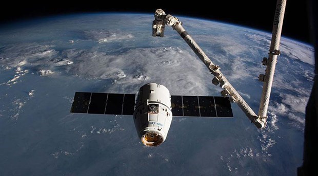 BAE'nin ilk astronotu için özel rehber: Uzayda nasıl namaz kılacak?