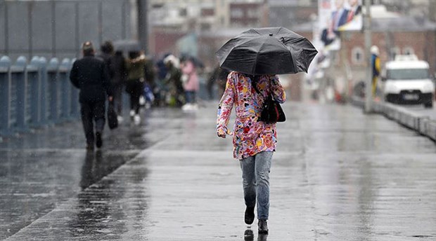 Meteoroloji saat verdi: İstanbul'a yağış geliyor