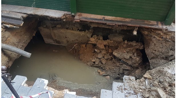 Ortaköy'de kumpircilerin altındaki kanal çöktü