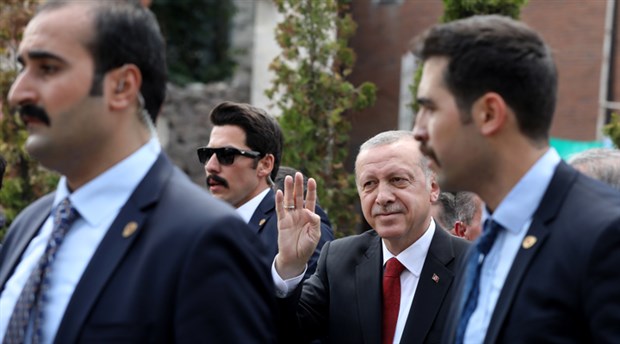 AKP'li vekiller Erdoğan'ın korumalarından şikayetçi: Bizi itip kakıyorlar