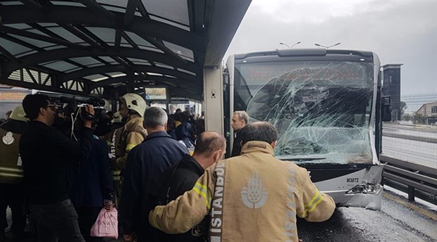 İETT, metrobüs kazalarının yaşanmaması için çalışma yürütüyor