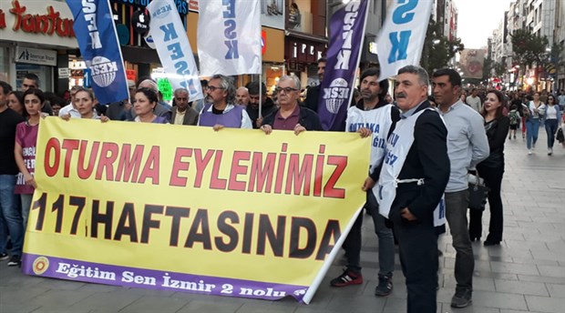 İzmir’de KHK’liler 117’nci haftada eylemde