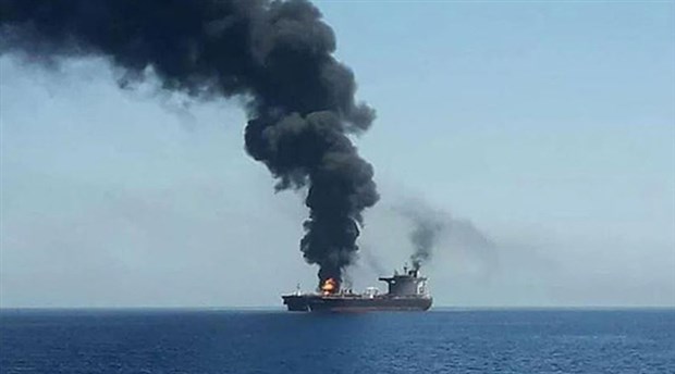 Suudi Arabistan açıklarındaki İran tankerinde patlama!