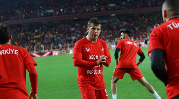 Emre Belözoğlu, Fransa maçında forma giyemeyecek