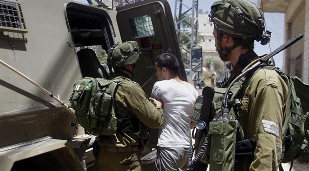 İsrail askerleri 10 Filistinliyi gözaltına aldı