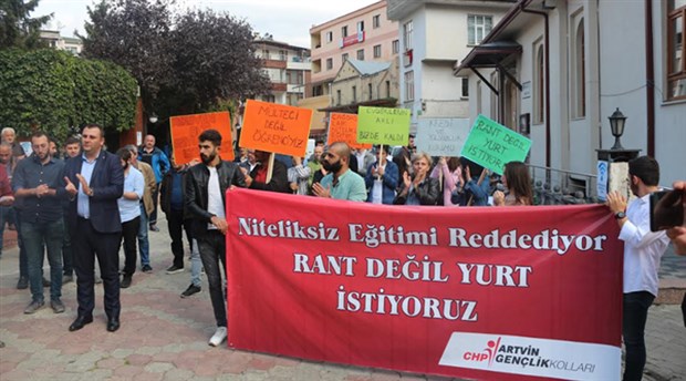 CHP Gençlik Kolları’ndan Artvin’de KYK protestosu