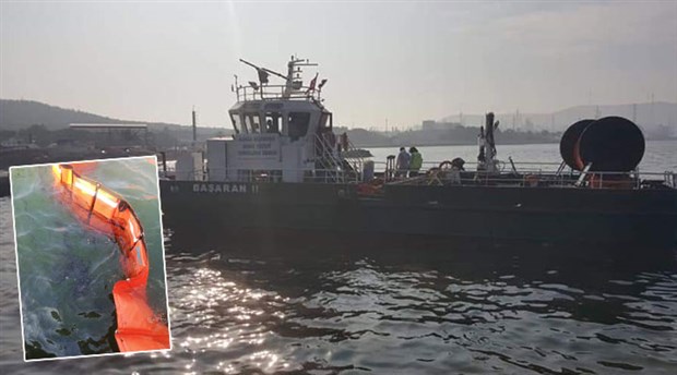 İzmir'de denize petrol türevi atıklar sızdı