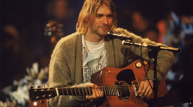 Kurt Cobain'in ikonik 'depresyon hırkası' açık artırmada