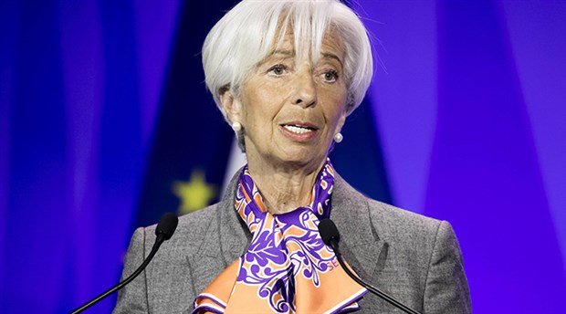 Lagarde, "ECB'nin ilk kadın başkanı" olarak görevine başladı