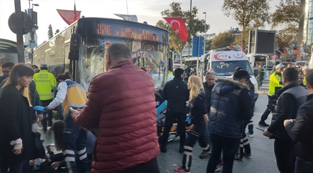 Beşiktaş'ta bir otobüs durağa daldı: 1 ölü, 12 yaralı