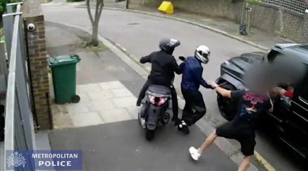 Londra polisi, Mesut Özil'e saldırının yeni görüntülerini yayınladı