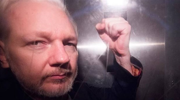 Pamela Anderson, Assange için Trump’tan af istedi