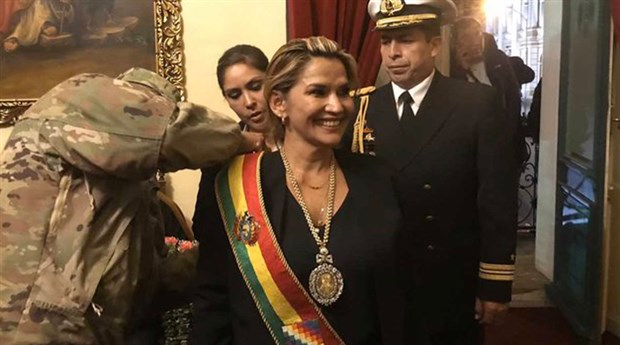 Bolivya’da sağcı senatör kendini ‘devlet başkanı’ ilan etti!