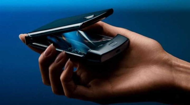 Motorola, katlanan telefonu Razr'ın yeni versiyonunu çıkartıyor