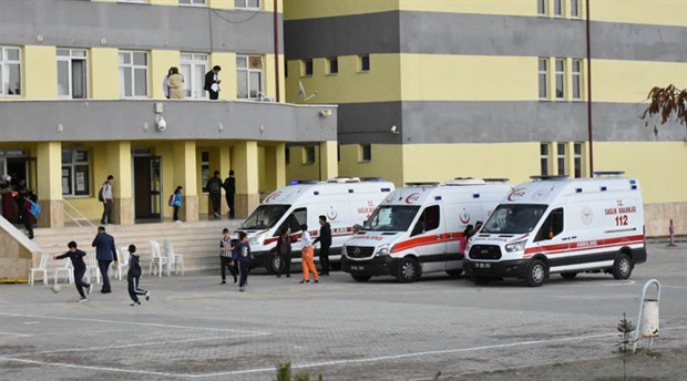 Sivas'ta gıda zehirlenmesi şüphesi: 17 öğrenci ve 1 öğretmen hastaneye kaldırıldı