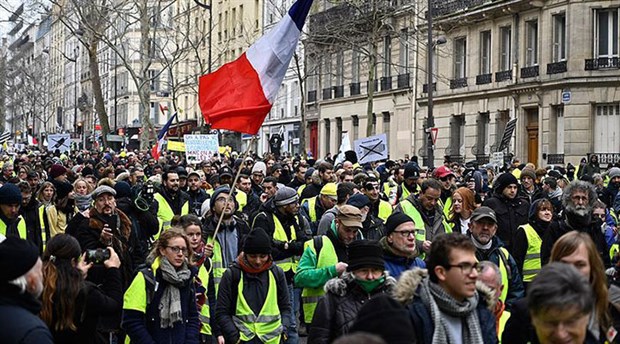 Fransa'da sarı yeleklilerin dünkü gösterilerinde 254 kişi gözaltına alındı