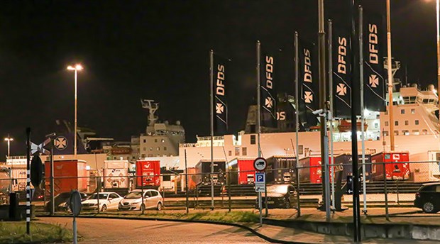 Hollanda'da bir geminin konteynerinde 25 göçmen yakalandı